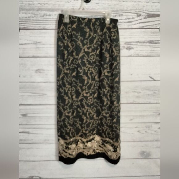 "Liz Baker" woman's skirt  - Picture 1 of 7